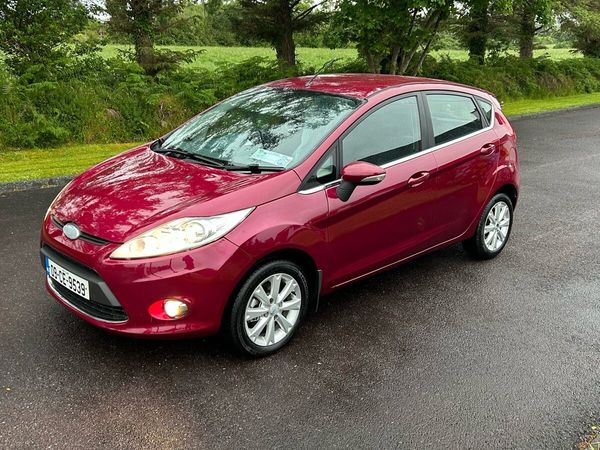 Ford Fiesta Hatchback, Petrol, 2009, Red