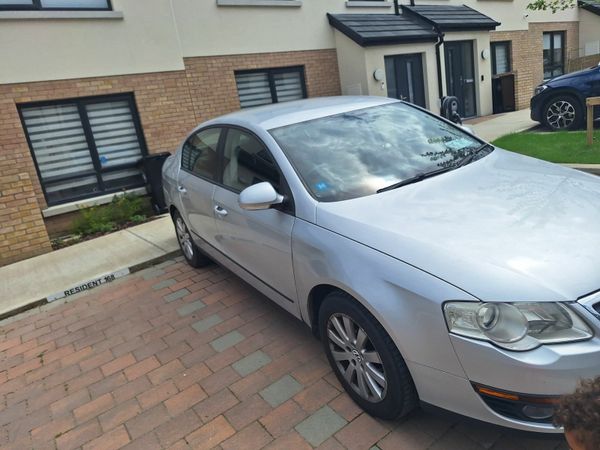 Volkswagen Passat Saloon, Petrol, 2009, Silver