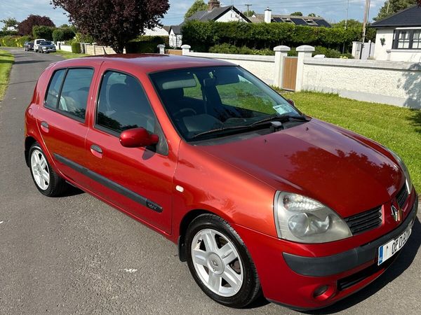 Renault Clio Hatchback, Petrol, 2005, Red