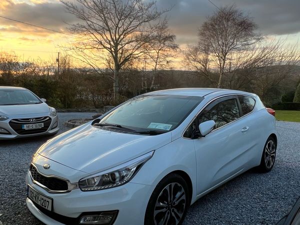 Kia Ceed Hatchback, Diesel, 2013, White