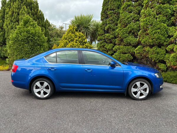 Skoda Octavia Saloon, Diesel, 2016, Blue