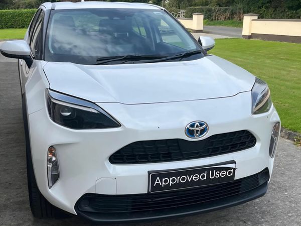 Toyota Yaris Cross Hatchback, Petrol Hybrid, 2022, White