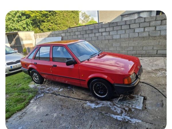 Ford Escort Hatchback, Petrol, 1988, Red