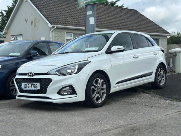 Hyundai i20 Hatchback, Petrol, 2019, White