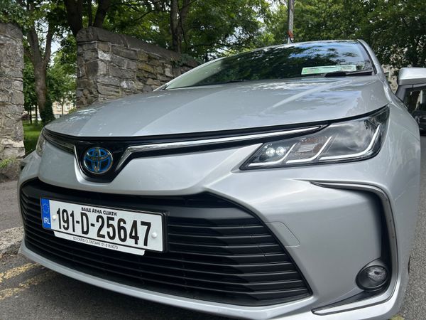 Toyota Corolla Saloon, Petrol Hybrid, 2019, Grey