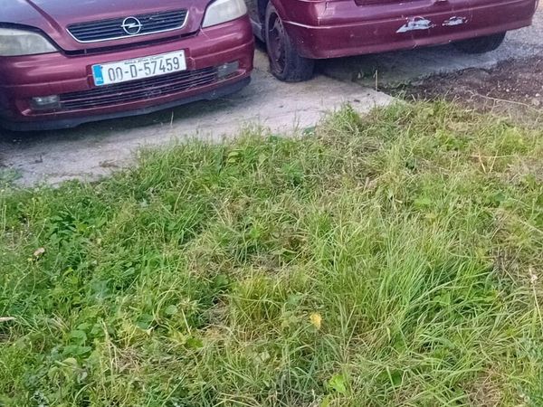 Opel Astra Saloon, Petrol, 2002, Red