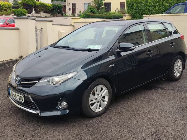 Toyota Auris Hatchback, Petrol Hybrid, 2015, Grey