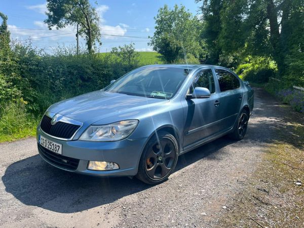 Skoda Octavia Saloon, Diesel, 2012, Grey