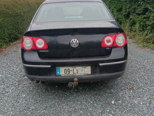 Volkswagen Passat Saloon, Diesel, 2009, Black