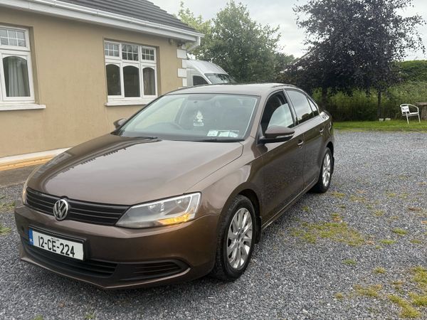 Volkswagen Jetta Saloon, Diesel, 2012, Brown