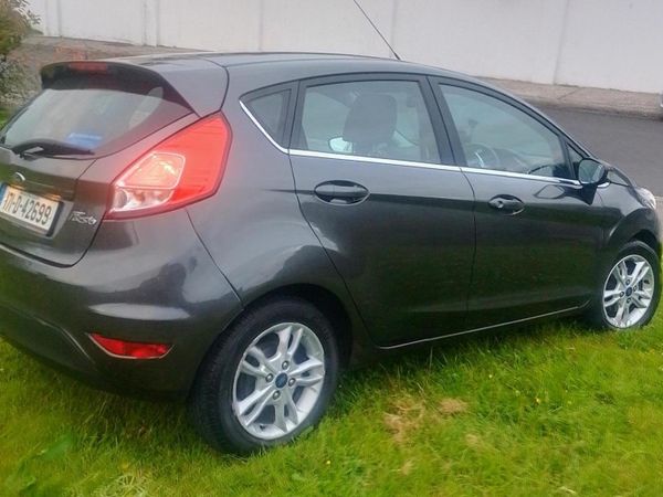 Ford Fiesta Hatchback, Petrol, 2017, Grey