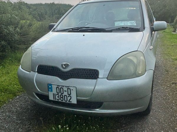 Toyota Yaris Hatchback, Petrol, 2000, Silver