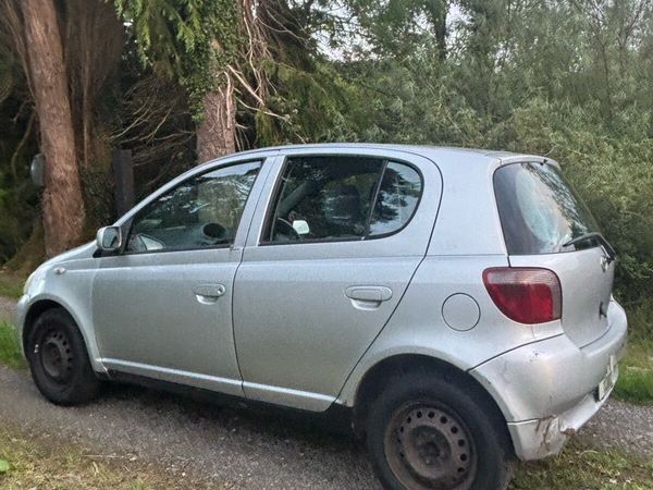 Toyota Yaris Hatchback, Petrol, 2000, Silver
