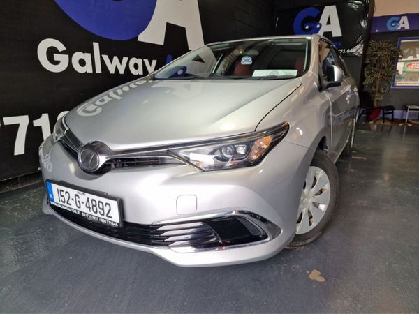 Toyota Auris Hatchback, Petrol, 2015, Silver