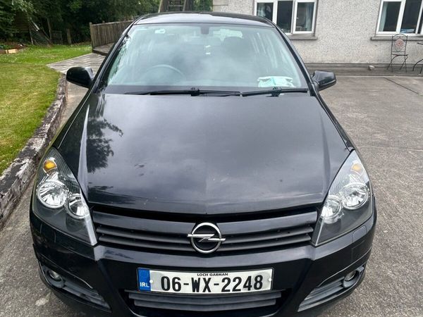 Opel Astra Hatchback, Petrol, 2006, Black