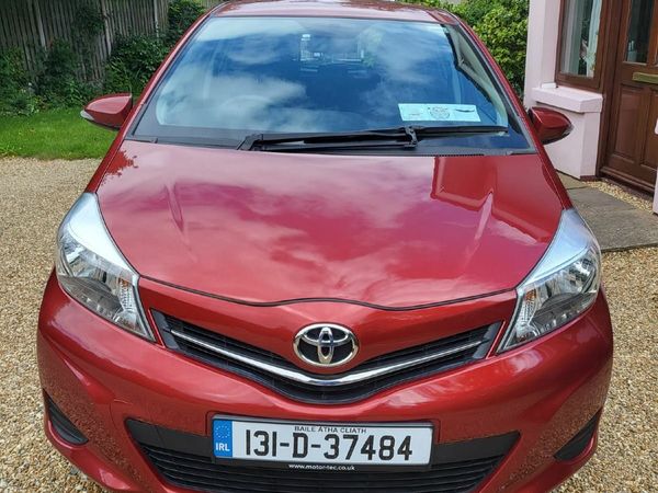Toyota Yaris Hatchback, Petrol, 2013, Red
