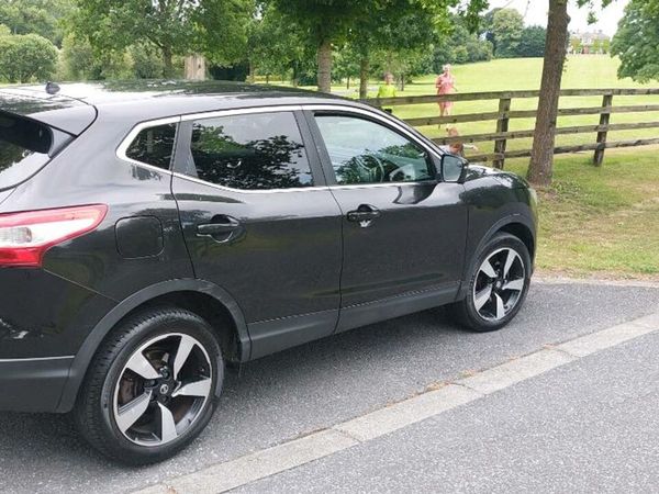 Nissan Qashqai SUV, Diesel, 2017, Black