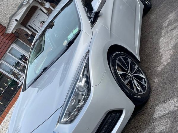 Hyundai i40 Saloon, Diesel, 2015, Silver