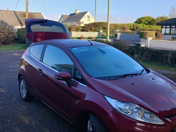 Ford Fiesta Hatchback, Petrol, 2010, Red