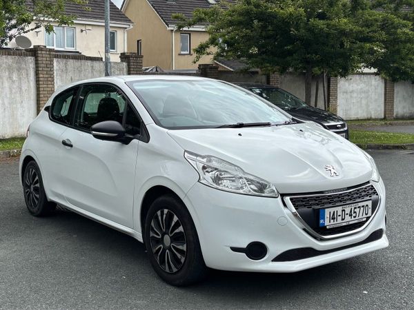 Peugeot 208 Hatchback, Petrol, 2014, White