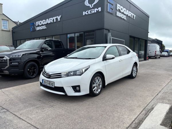 Toyota Corolla Saloon, Diesel, 2016, White