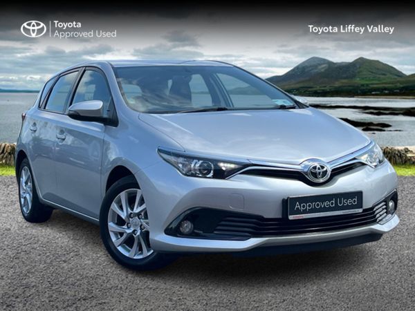 Toyota Auris Hatchback, Diesel, 2016, Silver
