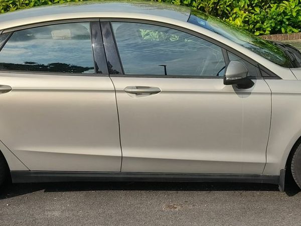 Ford Mondeo Hatchback, Diesel, 2016, Silver