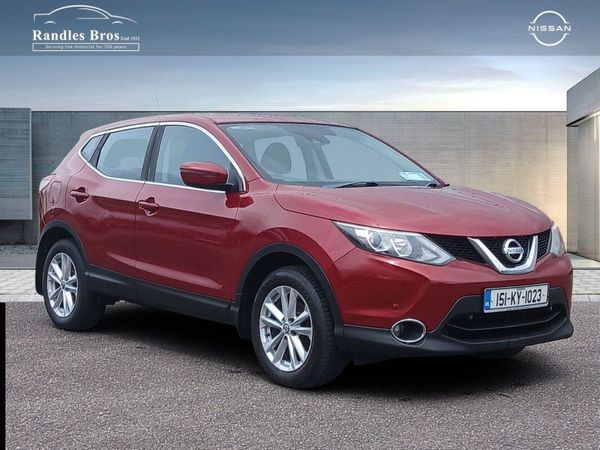 Nissan Qashqai Hatchback, Diesel, 2015, Red
