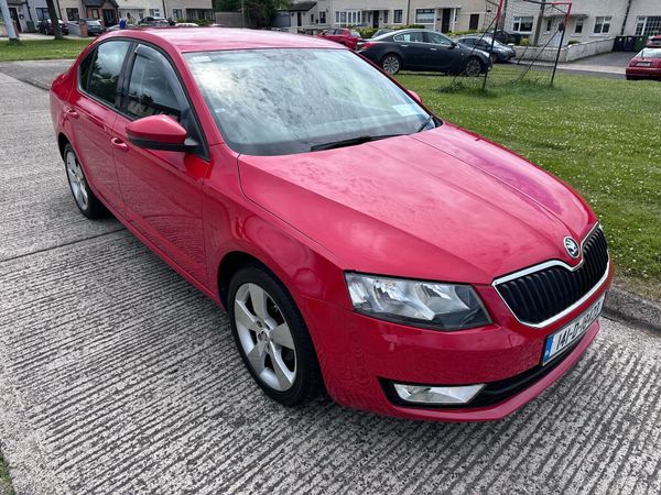 Skoda Octavia Saloon, Diesel, 2014, Red