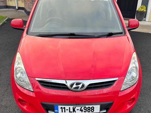 Hyundai i20 Hatchback, Petrol, 2011, Red