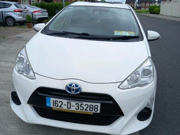 Toyota Aqua Hatchback, Petrol Hybrid, 2016, White