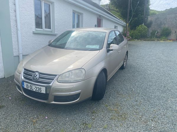 Volkswagen Jetta Saloon, Diesel, 2010, Beige