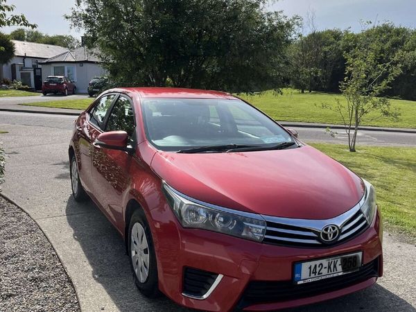 Toyota Corolla Saloon, Diesel, 2014, Red