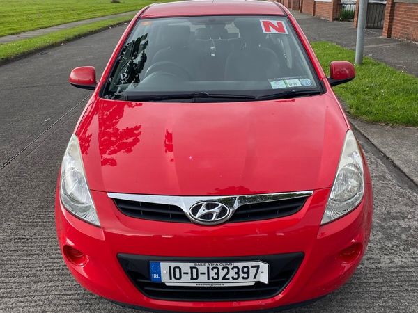 Hyundai i20 Hatchback, Petrol, 2010, Red