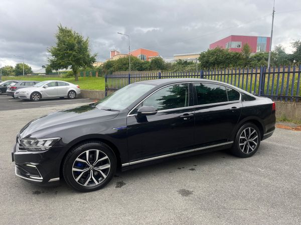 Volkswagen Passat Saloon, Petrol Hybrid, 2021, Black