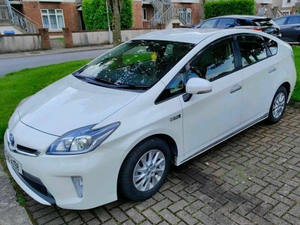 Toyota Prius Hatchback, Petrol Hybrid, 2015, White