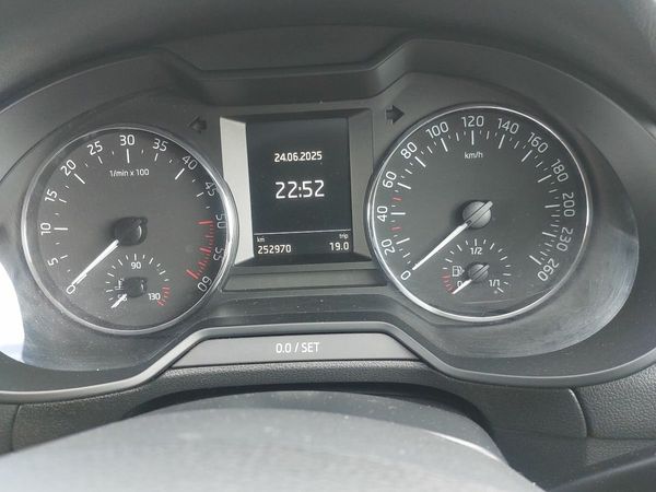 Skoda Octavia Saloon, Diesel, 2017, Black