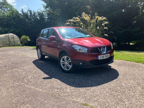 Nissan Qashqai Hatchback, Diesel, 2012, Red