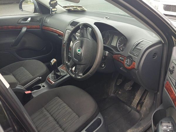 Skoda Octavia Saloon, Diesel, 2011, Black