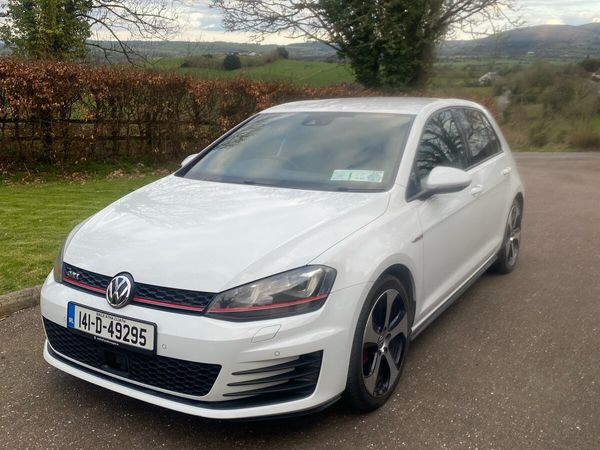 Volkswagen Golf Hatchback, Petrol, 2014, White