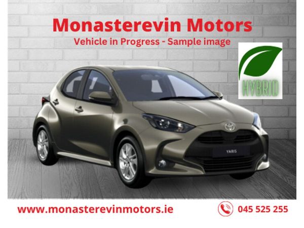 Toyota Yaris Hatchback, Petrol Hybrid, 2024, Green
