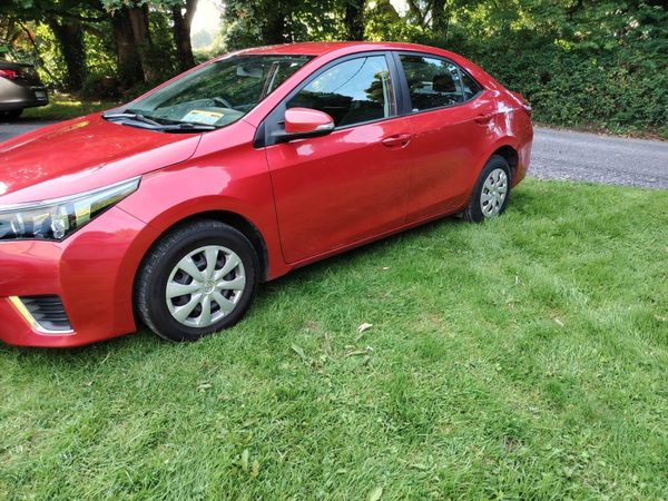 Toyota Corolla Saloon, Petrol, 2014, Red