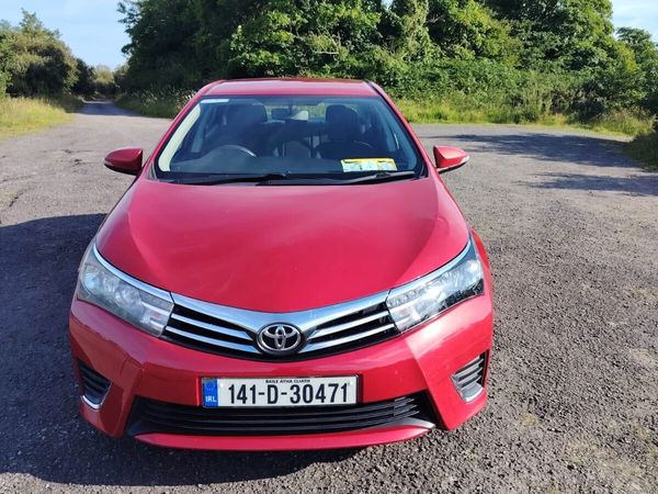 Toyota Corolla Saloon, Petrol, 2014, Red