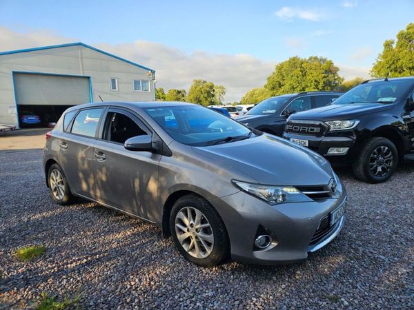 Toyota Auris Hatchback, Diesel, 2014, Gold