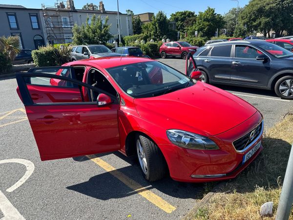 Volvo V40 Hatchback, Diesel, 2013, Red