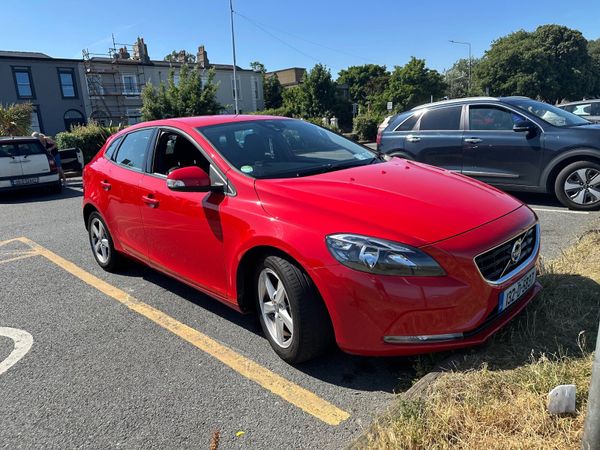 Volvo V40 Hatchback, Diesel, 2013, Red