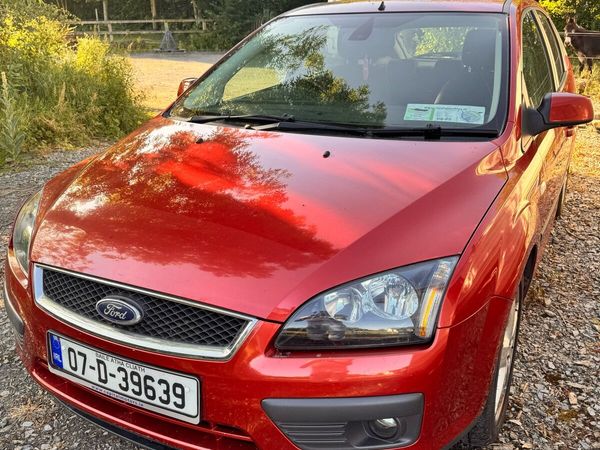 Ford Focus Hatchback, Petrol, 2007, Red