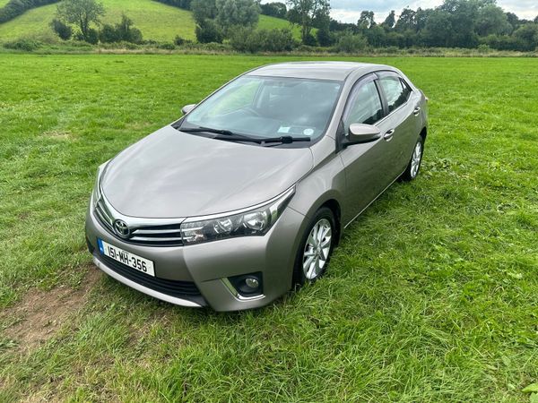 Toyota Corolla Saloon, Diesel, 2015, Red