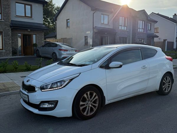 Kia Ceed Hatchback, Diesel, 2014, White