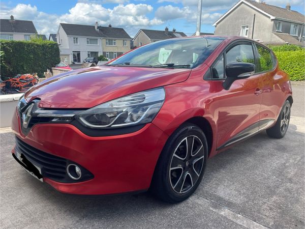 Renault Clio Hatchback, Petrol, 2015, Red